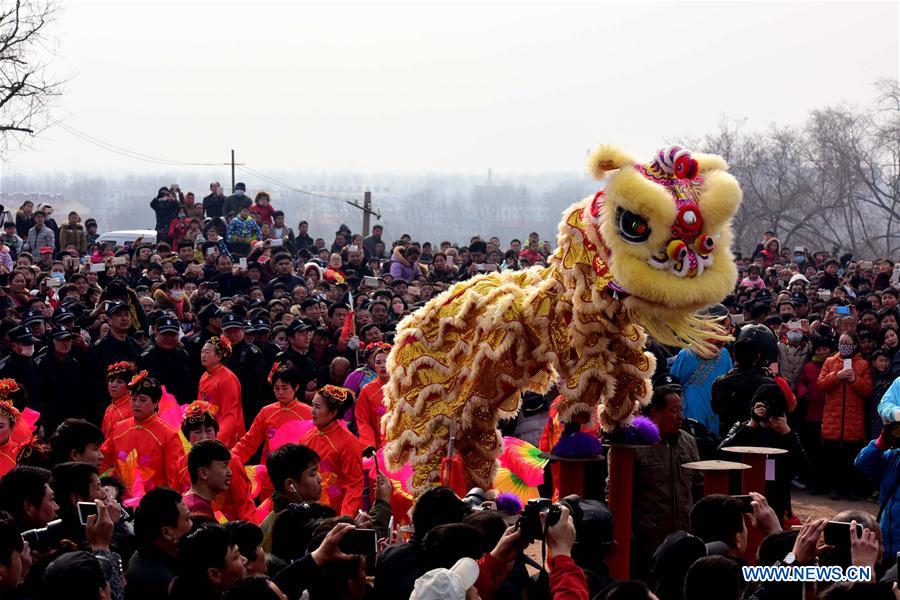 Rural folk artists perform lion dance to celebrate the Chinese lunar New Year at a temple fair in Xunxian County of Hebi City, central China's Henan Province, Feb. 23, 2016.