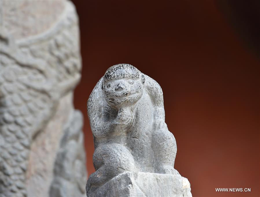 More than 40 stone monkey carvings and sculptures at the Guandi Temple have attracted many tourists here as stone monkey is regarded to be a sign of good luck in Chinese folk culture