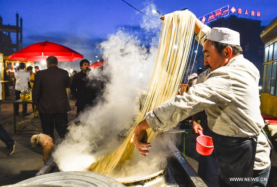 CHINA-XINJIANG-NIGHT MARKET (CN)