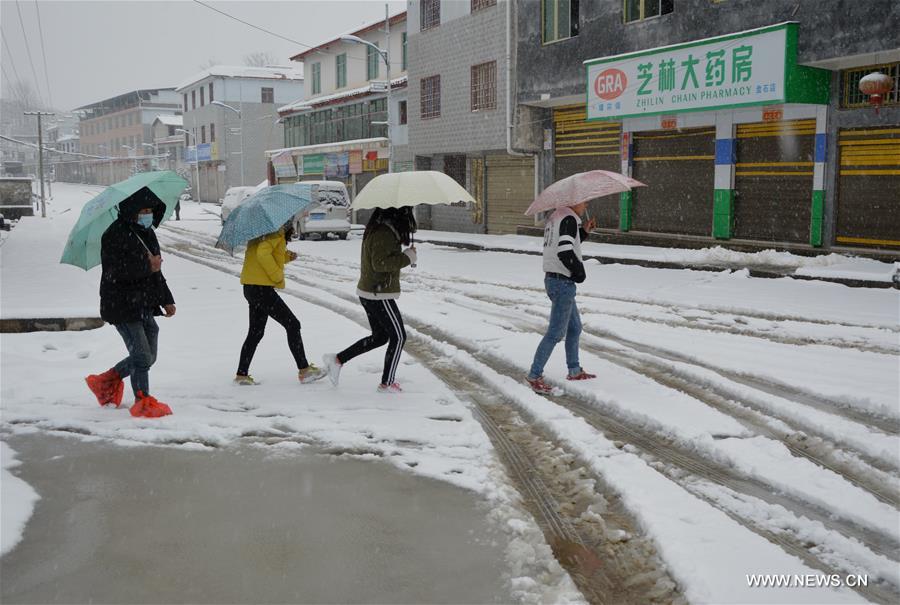  A strong cold wave hit southwest Guizhou, bringing heavy snowfall and temperature drops on Thursday