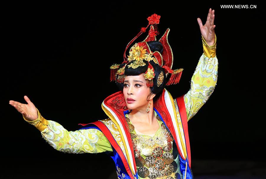 Actress Liu Xiaoqing performs in the large-scale legendary play 'Empress Wu Zetian' at Metro Toronto Convention Centre's John Bassett Theatre in Toronto, Canada, March 11, 2016. 