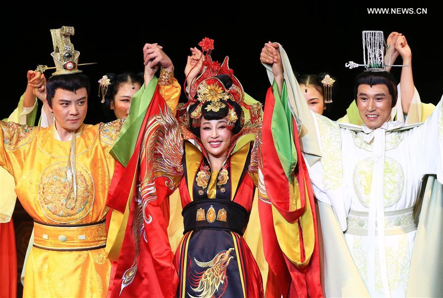 Actress Liu Xiaoqing (C) takes a curtain call with other performers after the large-scale legendary play 'Empress Wu Zetian' at Metro Toronto Convention Centre's John Bassett Theatre in Toronto, Canada, March 11, 2016.