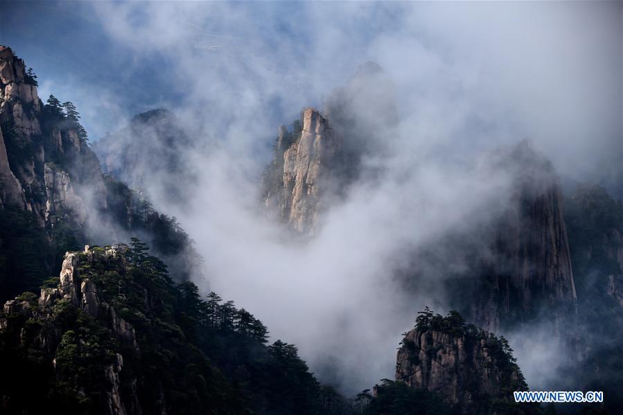 #CHINA-ANHUI-HUANGSHAN-CLOUDS(CN)