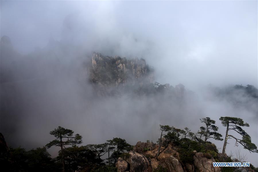 #CHINA-ANHUI-HUANGSHAN-CLOUDS(CN)