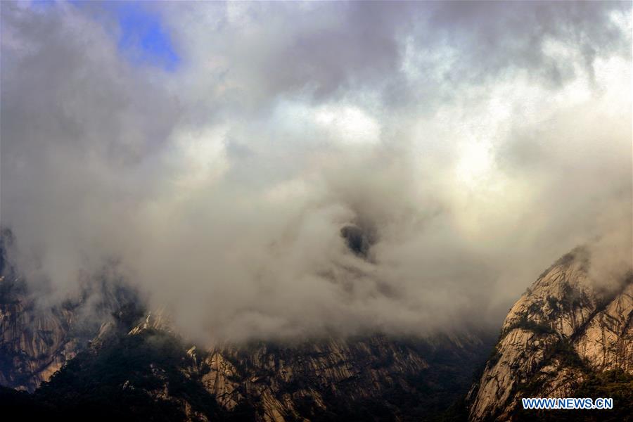 #CHINA-ANHUI-HUANGSHAN-CLOUDS(CN)