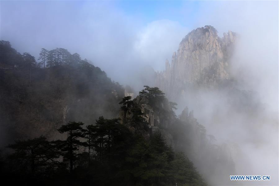 #CHINA-ANHUI-HUANGSHAN-CLOUDS(CN)