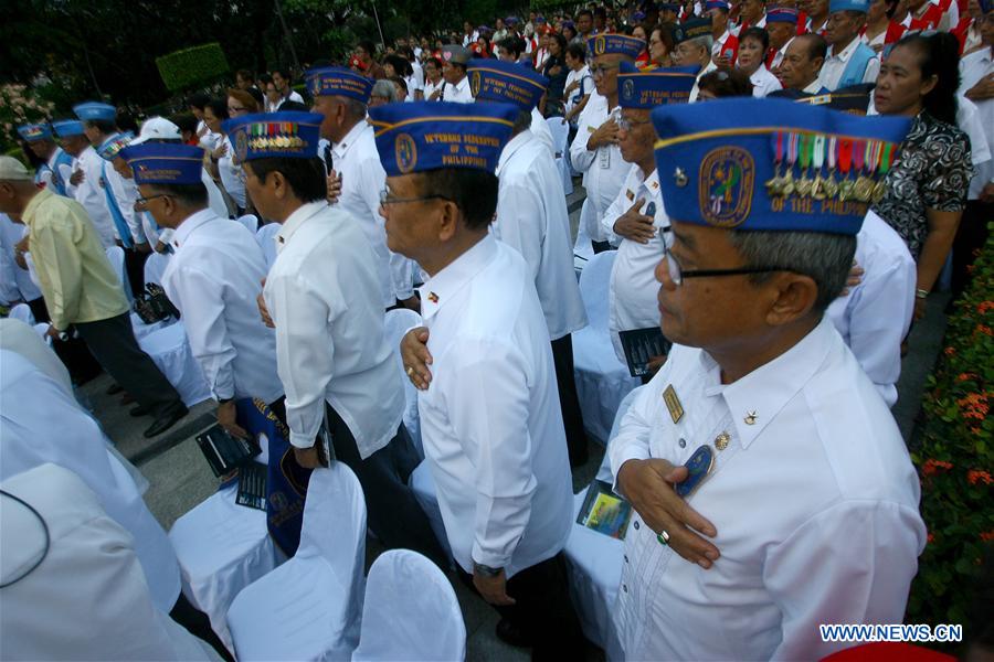 TAGUIG CITY, April 5, 2016 (Xinhua) -- Filipino World War II veterans participate in the ceremony marking the start of the Philippine Veterans Week in Taguig City, the Philippines, April 5, 2016. The Philippine Veterans Week will recognize the remaining 9,500 Filipino World War II veterans, 45 of which will be honored with awards by the Philippine government for their service during the war time. (Xinhua/Rouelle Umali) 