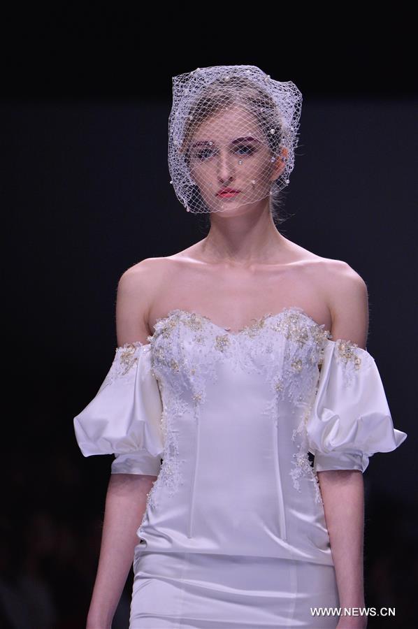 A model presents a creation by designer Lan Yu during the Shanghai Fashion Week in Shanghai, east China, April 8, 2016. The Fashion Week kicked off here Friday.