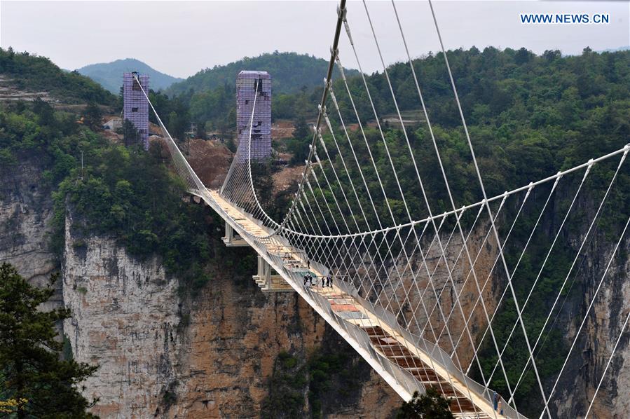 CHINA-HUNAN-ZHANGJIAJIE-GLASS BRIDGE (CN)