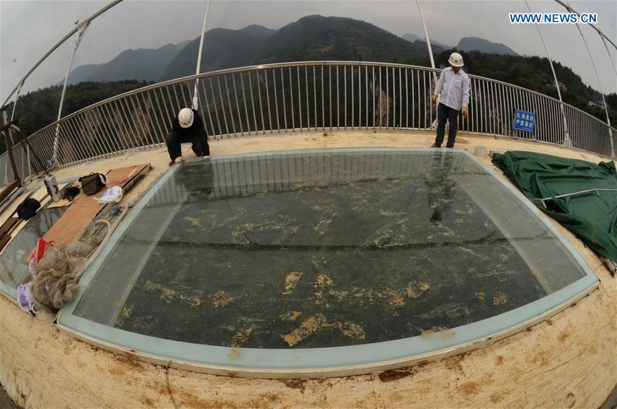 CHINA-HUNAN-ZHANGJIAJIE-GLASS BRIDGE (CN)