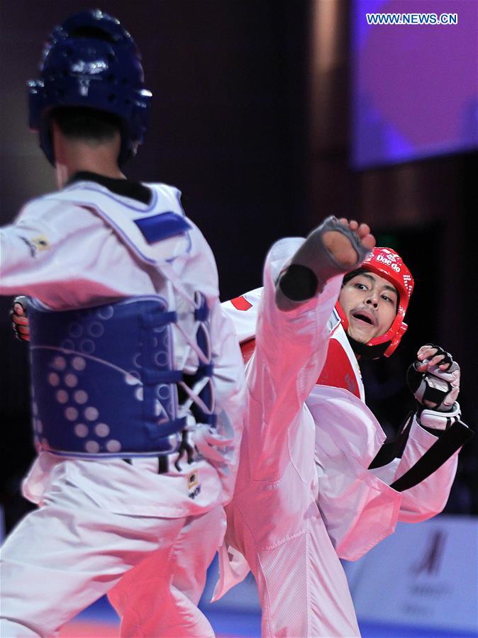 Argya Virangga (R) of Indonesia competes against Yung Kin Man of China's Hong Kong in the men's -63kg category in the 22nd Asian Taekwondo Championships in Pasay City, the Philippines, April 19, 2016. 