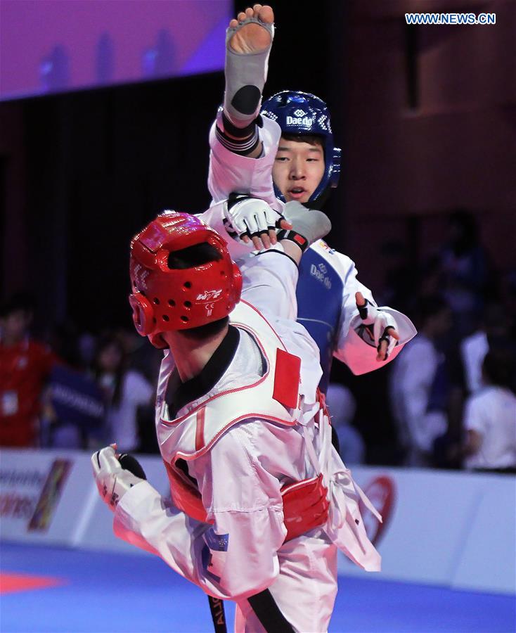 Kim Seok-Bae (Top) of South Korea competes against Natsagdorj Achitkhuu of Mongolia in the men's -63kg category in the 22nd Asian Taekwondo Championships in Pasay City, the Philippines, April 19, 2016.