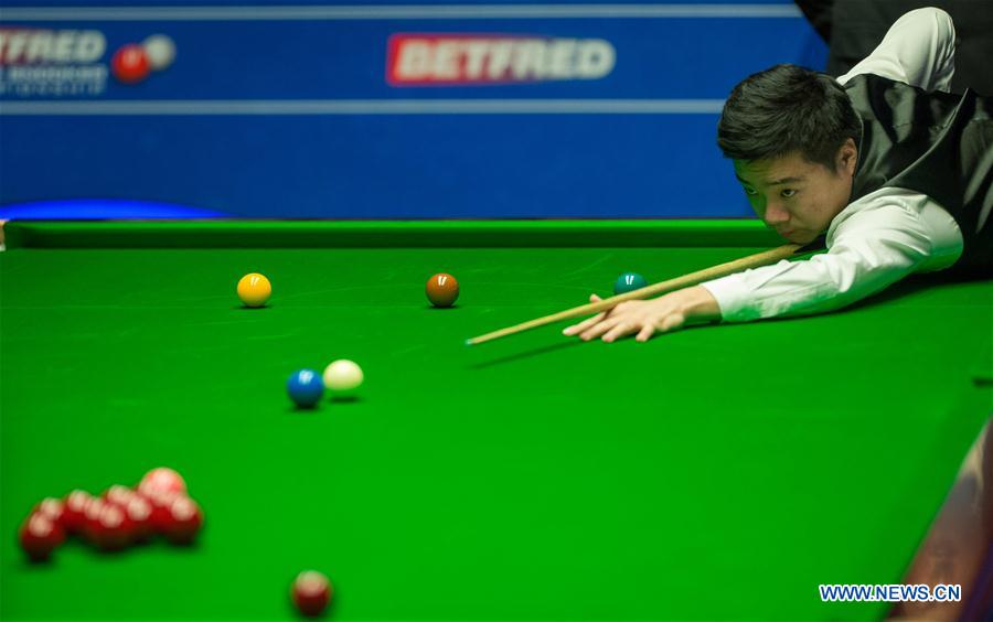 (SP)BRITAIN-SHEFFIELD-SNOOKER-WORLD CHAMPIONSHIP-DING VS GOULD