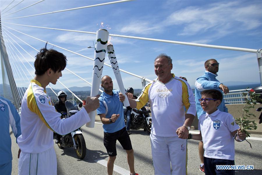 (SP)GREECE-OLYMPIC TORCH RELAY-CHINESE TORCHBEARERS