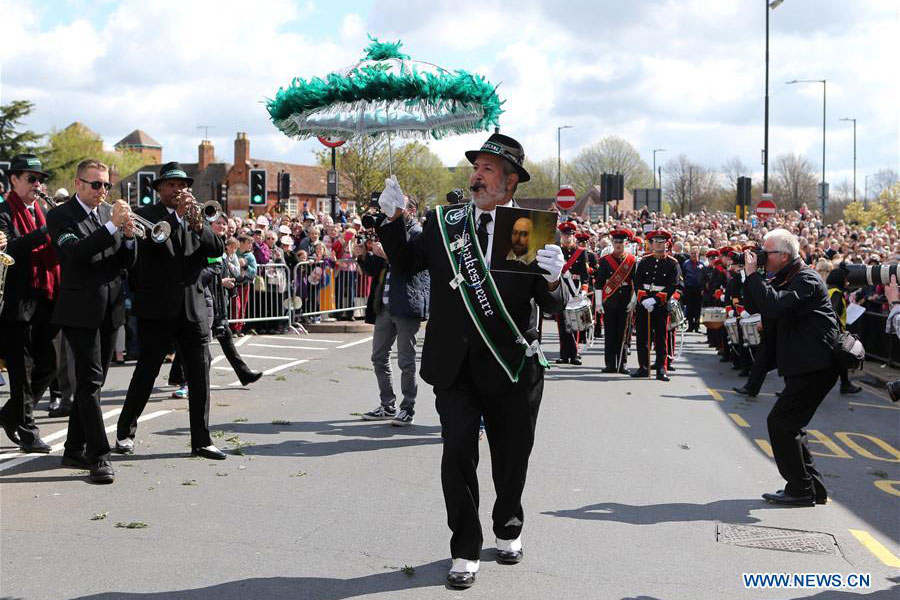 Thousands honor Shakespeare on 400th anniversary of his death