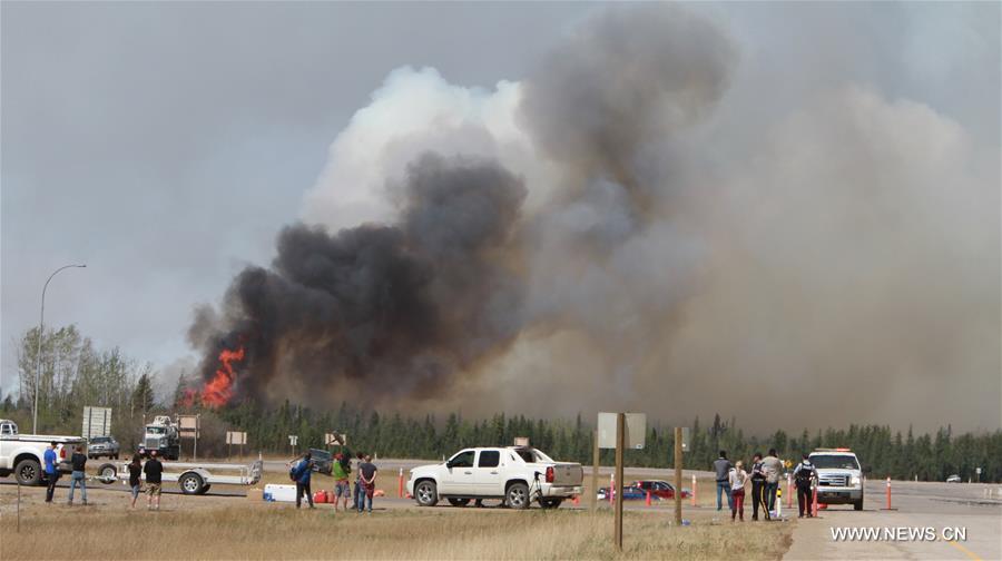  The massive wildfire in Alberta Province has covered more than 2,000 square kilometers by Saturday and forced almost 100,000 residents to evacuate.