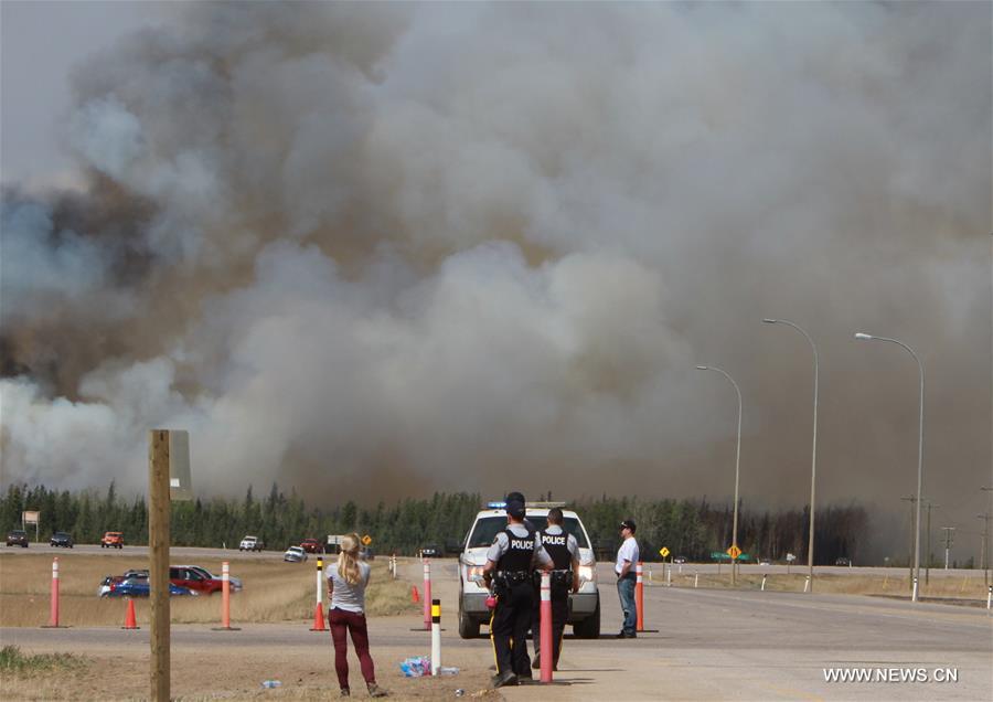  The massive wildfire in Alberta Province has covered more than 2,000 square kilometers by Saturday and forced almost 100,000 residents to evacuate.