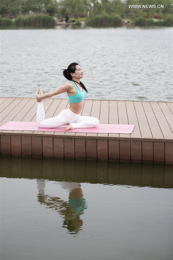 #CHINA-JIANGSU-MOTHER'S DAY-YOGA (CN)