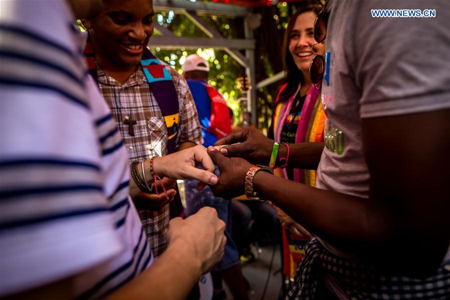 A couple exchanges rings after a march against homophobia, in Havana, capital of Cuba, on May 14, 2016. 