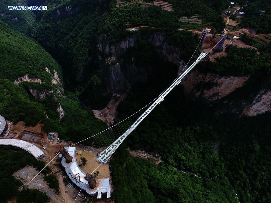 CHINA-HUNAN-ZHANGJIAJIE-GLASS BRIDGE (CN)