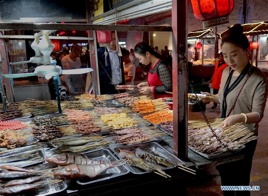 CHINA-HENAN-KAIFENG CUISINE-NIGHT MARKET (CN)