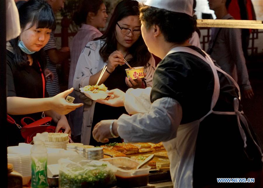 CHINA-HENAN-KAIFENG CUISINE-NIGHT MARKET (CN)