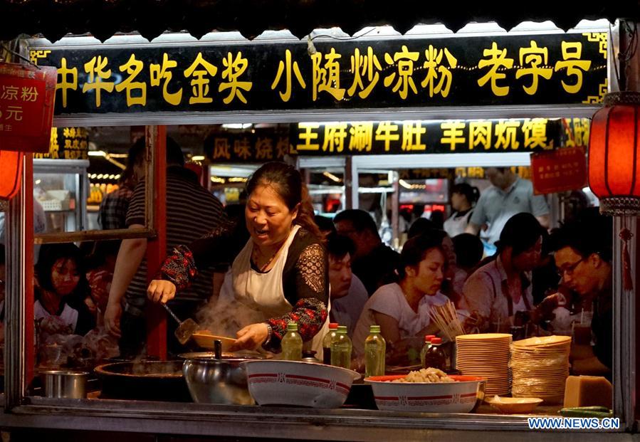 CHINA-HENAN-KAIFENG CUISINE-NIGHT MARKET (CN)