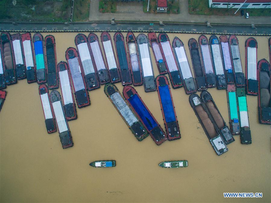 CHINA-HUZHOU-WATERWAY-STRANDED SHIPS (CN)