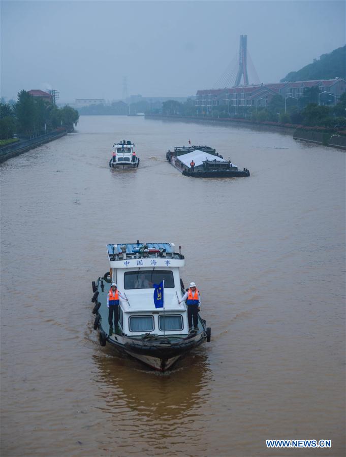 CHINA-HUZHOU-WATERWAY-STRANDED SHIPS (CN)