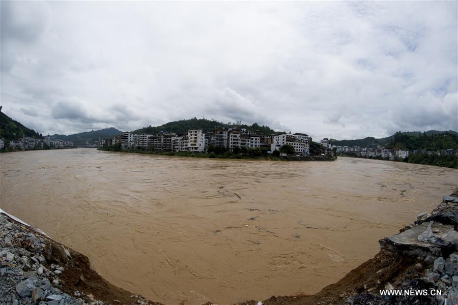 The flood caused by torrential rainfall has left two people dead in Congjiang. 