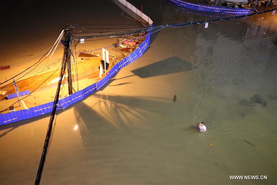  Some areas of Nanning were waterlogged due to a sudden rainstorm starting on Friday night.