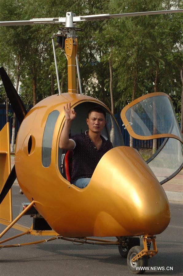 CHINA-SHIJIAZHUANG-VILLAGER-AIRPLANE(CN)