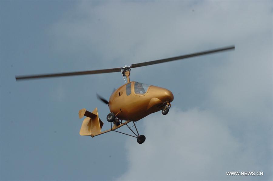 CHINA-SHIJIAZHUANG-VILLAGER-AIRPLANE(CN)