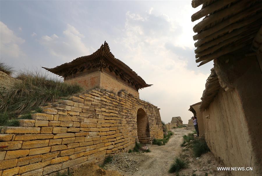 Kaiyangbu Village, 350 meters from west to east and 210 meters from south to north, is an ancient village with 2,000 years' history. 