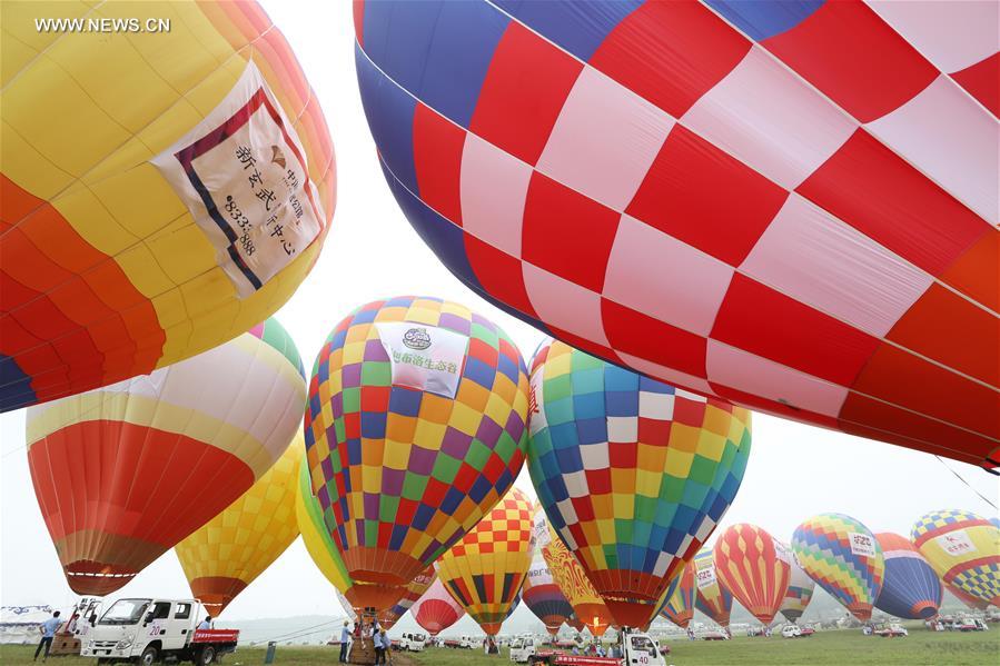 #CHINA-JIANGSU-GROUP WEDDING-HOT-AIR BALLOONS (CN)