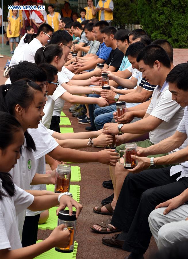 CHINA-FATHER'S DAY-CELEBRATIONS (CN)