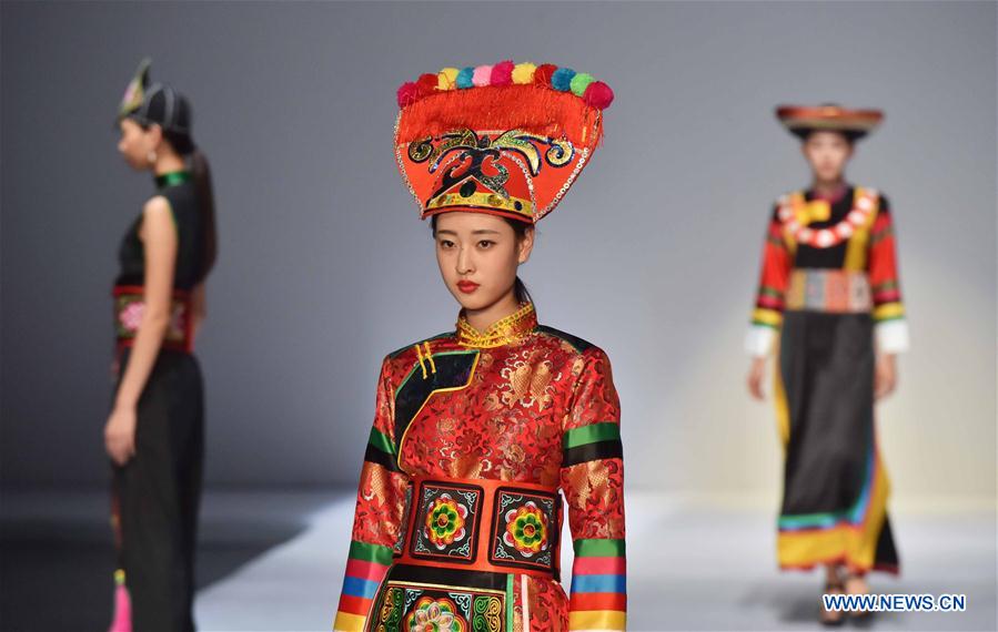 CHINA-BEIJING-FOLK COSTUME-SHOW (CN)