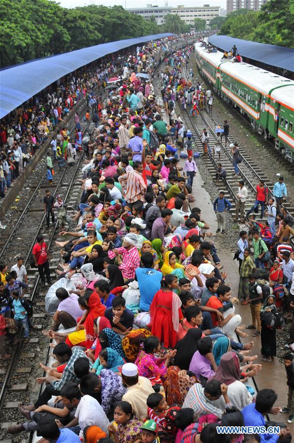 Passengers travel on top of a train leaving for their hometowns for the upcoming Eid al-Fitr festival in Dhaka, Bangladesh, July 5, 2016.