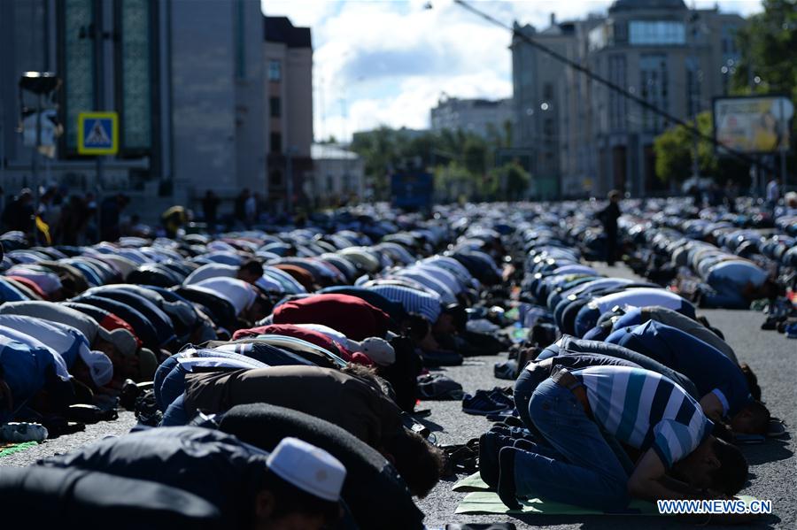 Muslims gather outside Moscow cathedral mosque for Eid al-Fitr holiday prayer in Moscow, Russia, July 5, 2016.