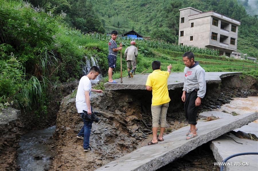 China's meteorological authority renewed its orange alert for heavy rain in the south and southwest of the country on Monday. 