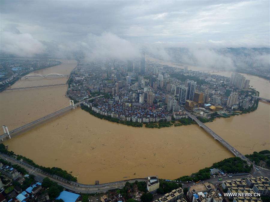 Due to torrential rainfall in upper reaches, the highest water level of Liujiang River reached 82.12 meters Tuesday, 0.38 meters lower than the warning line.