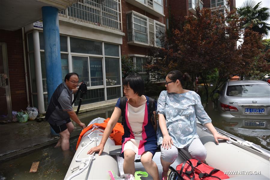 Drainage of waterlogged areas near the Nanhu Lake is still underway