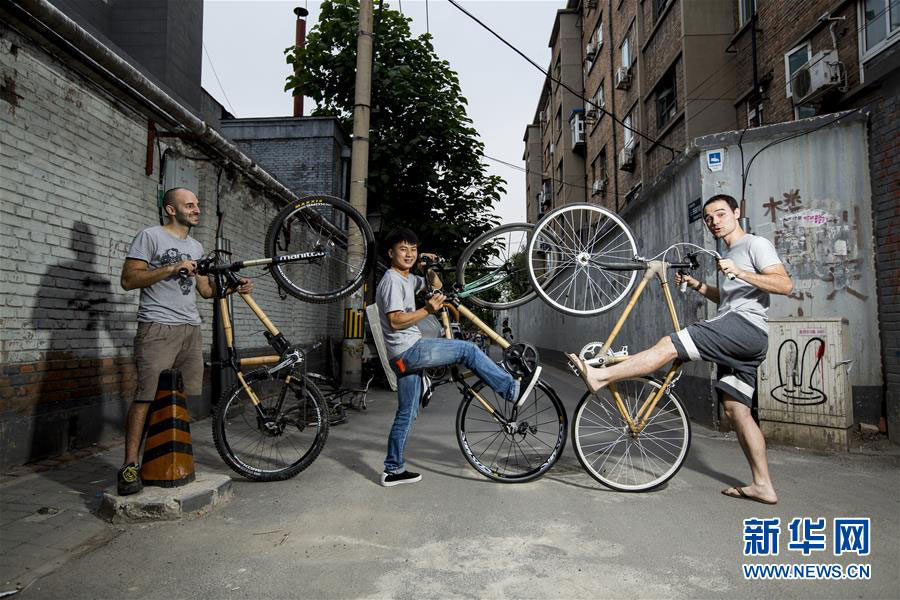 American boy opens bamboo bicycle studio in Beijing s alley