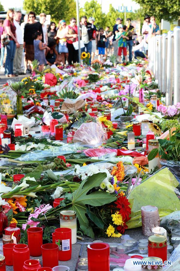 GERMANY-MUNICH-SHOOTOUT-MOURNING 