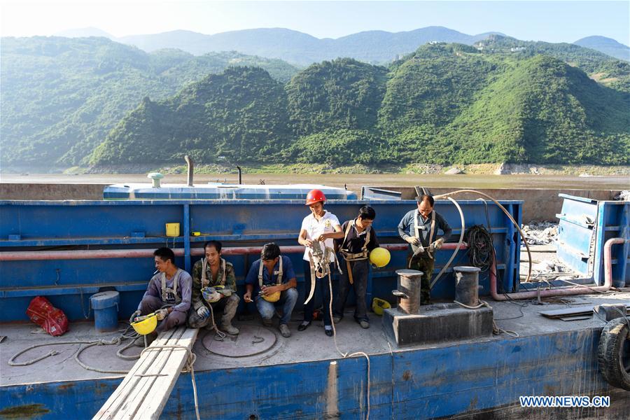 CHINA-CHONGQING-THREE GORGES-SPIDER-MAN (CN) 