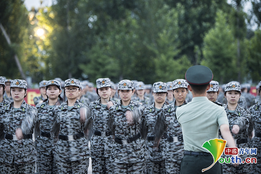 Chinese students receive military training