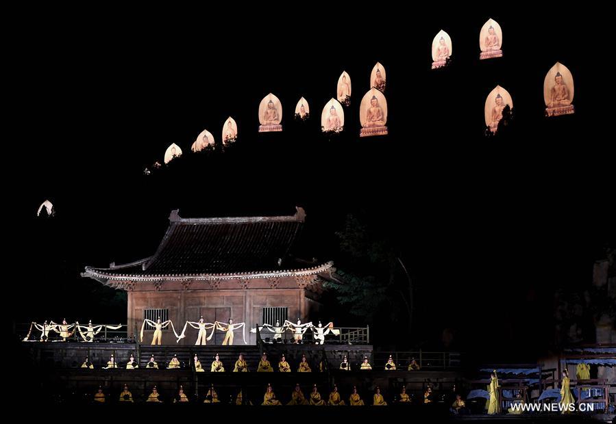 The music ritual was shown on the natural stage of the Songshan Mountain to present a rhythm combined with natural sounds and the 'Zen Music'. 