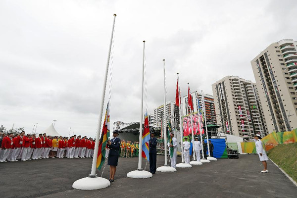 中国体育代表团在奥运村举行升旗仪式