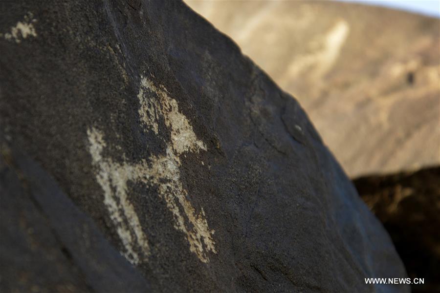 More than 1,000 cliff paintings were found here. 