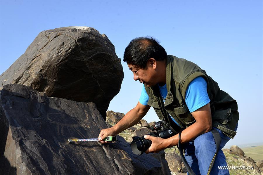 More than 1,000 cliff paintings were found here. 